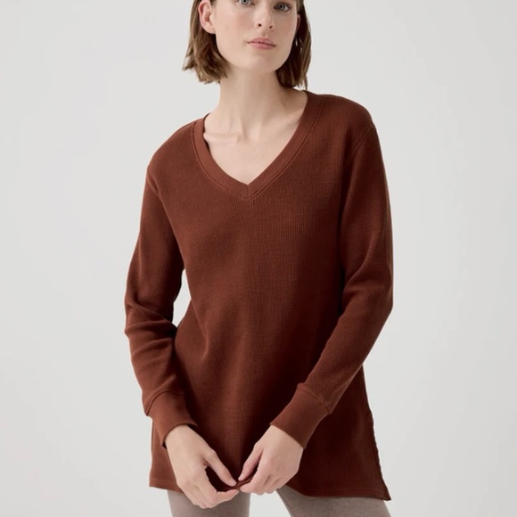 PACT WOMEN’S ORGANIC COTTON THERMAL WAFFLE V-NECK TUNIC IN MAHOGANY SIZE MEDIUM - Picture 2 of 4